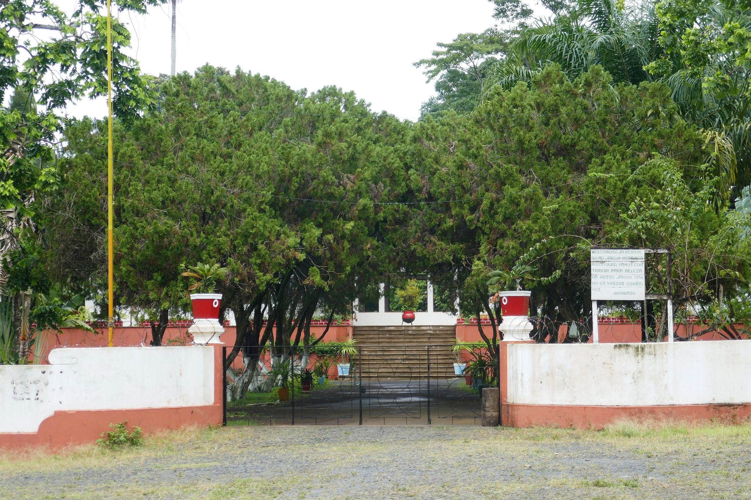 The gated entrance and gardens of Roça Agostinho Neto
