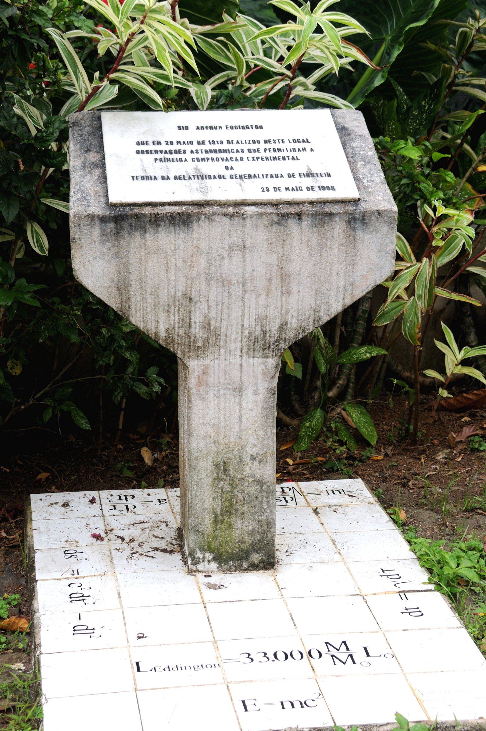 Memorial at Roça Sundy marking the 1919 solar eclipse observations